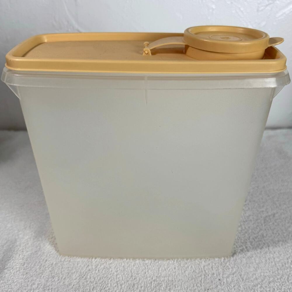 Tupperware Wheat Pour Top Lid Cereal Container Vintage‎ 8"